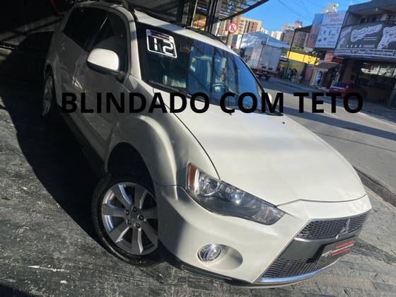 MITSUBISHI OUTLANDER 3.0 GT 4X4 V6 24V GASOLINA 4P AUTOMÁTICO MITSUBISHI OUTLANDER 3.0 GT 4X4 V6 24V GASOLINA 4P AUTOMÁTICO